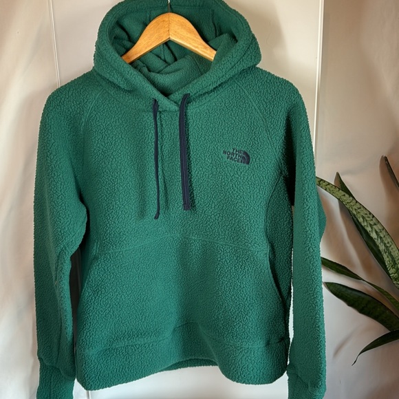 The North Face Sweater - Picture 1 of 3